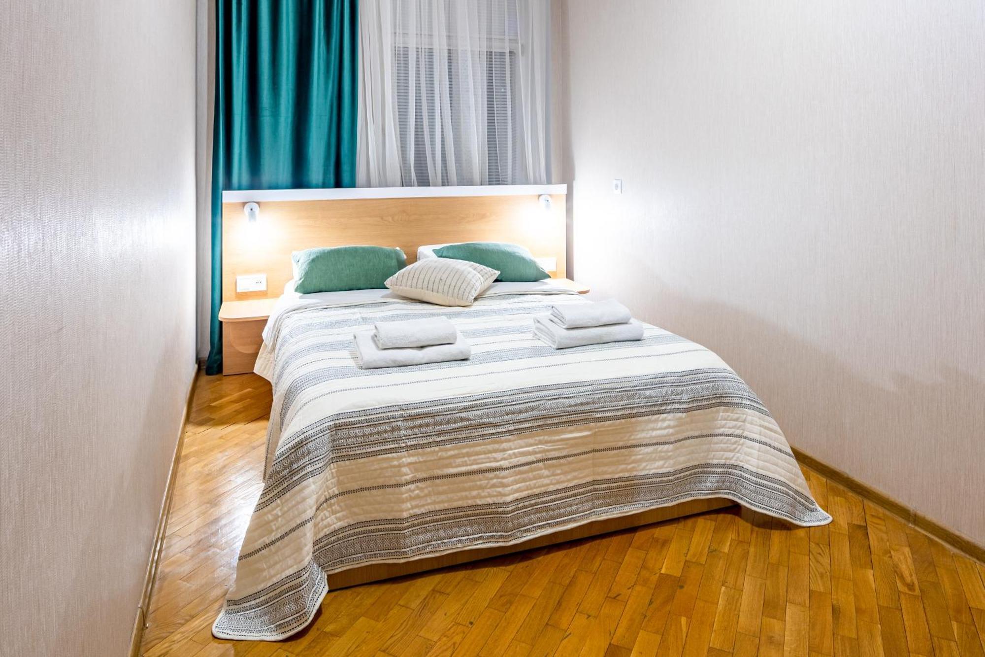 לבוב Just Another Comfy Apartment On The Main Squere. 2 Bedrooms, Own Heating, Ac מראה חיצוני תמונה