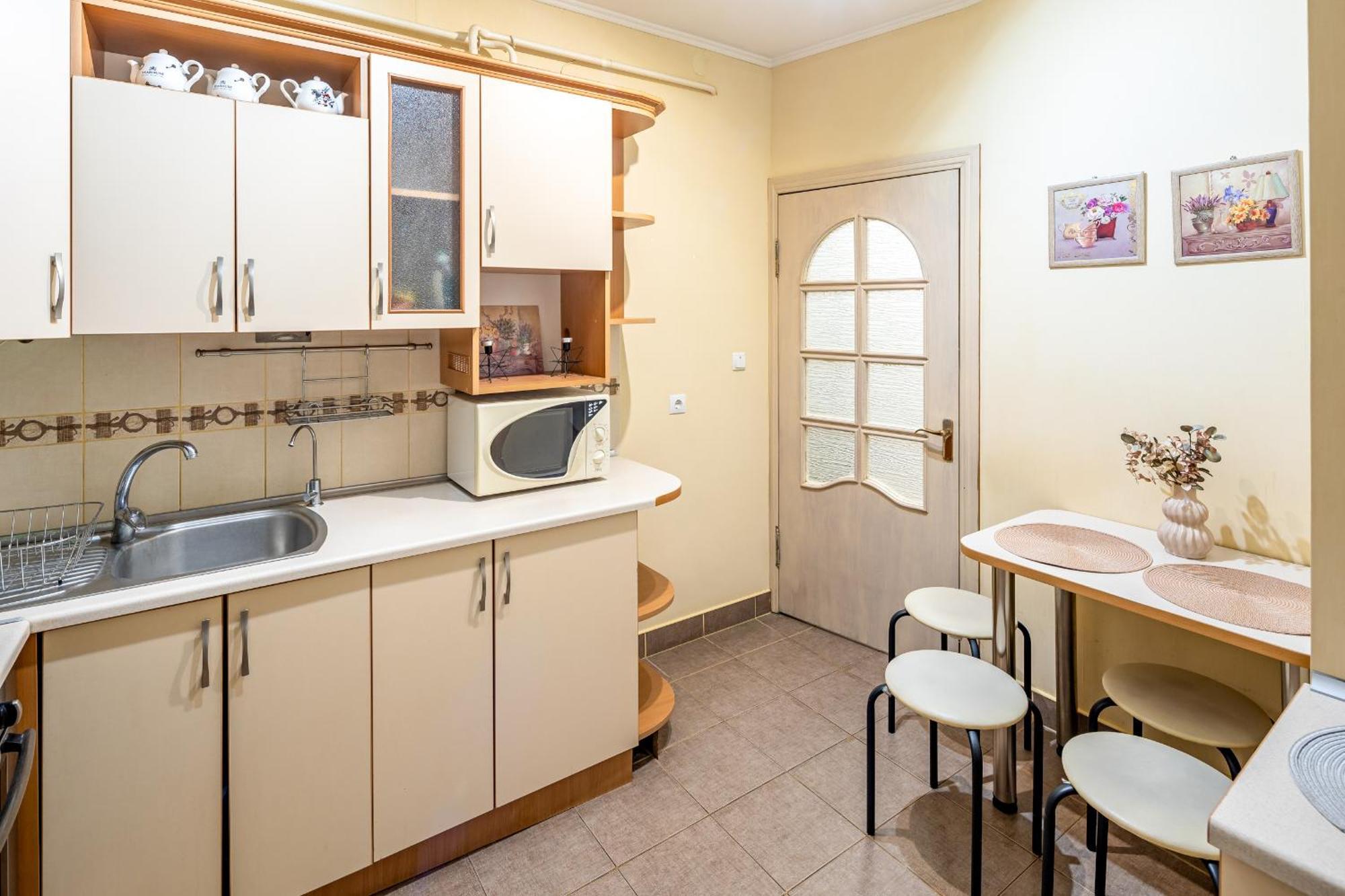 לבוב Just Another Comfy Apartment On The Main Squere. 2 Bedrooms, Own Heating, Ac מראה חיצוני תמונה