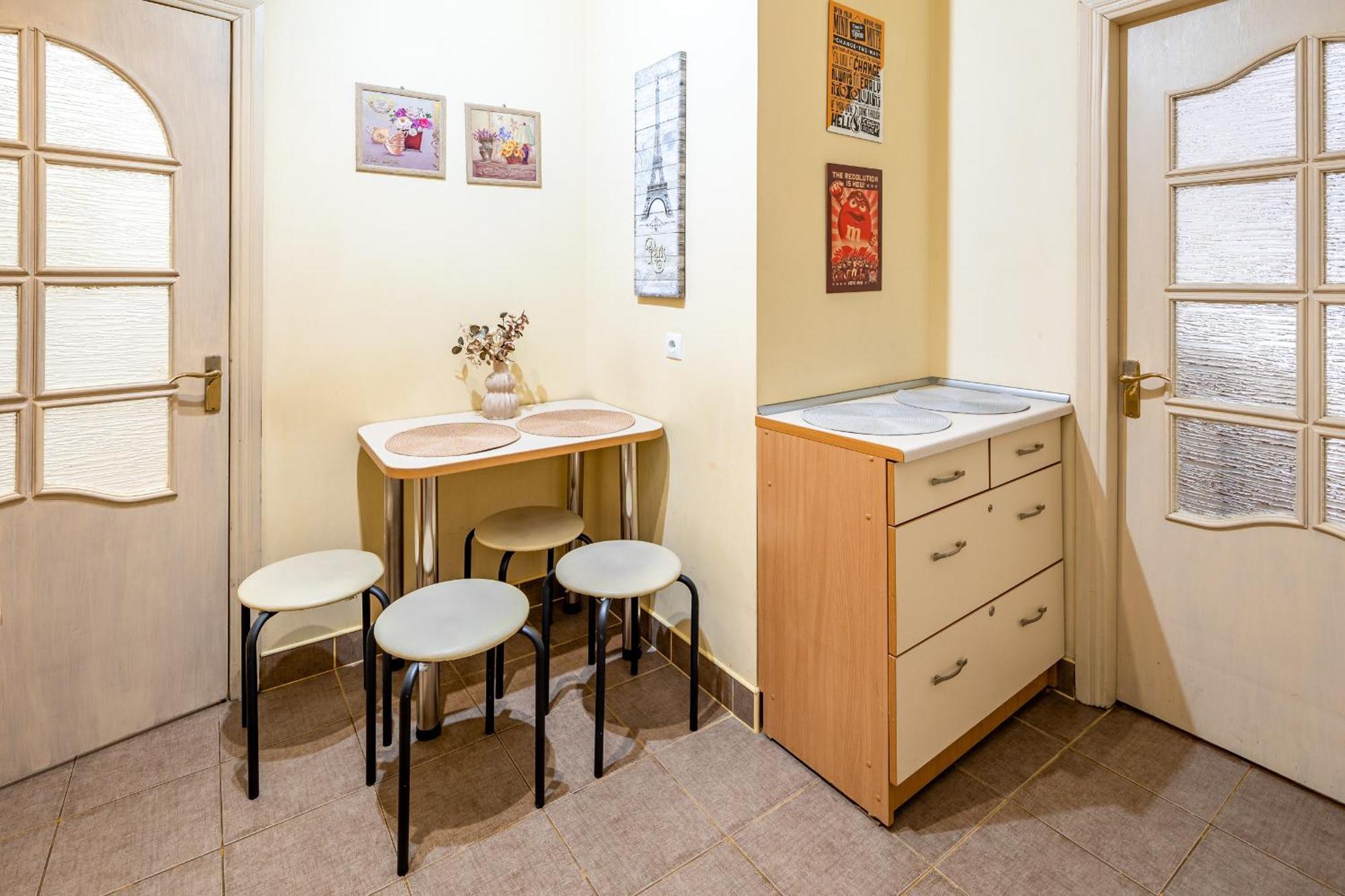 לבוב Just Another Comfy Apartment On The Main Squere. 2 Bedrooms, Own Heating, Ac מראה חיצוני תמונה